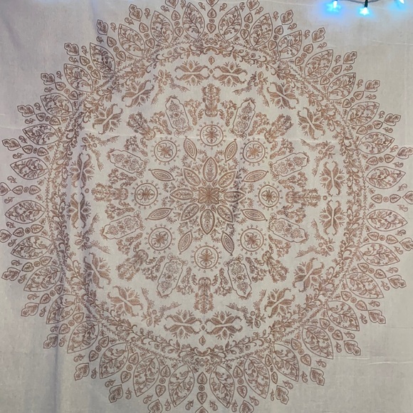 Urban outfitters rose gold wall tapestry - Picture 2 of 3